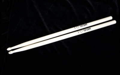 “Blue & White Night” – Drumsticks