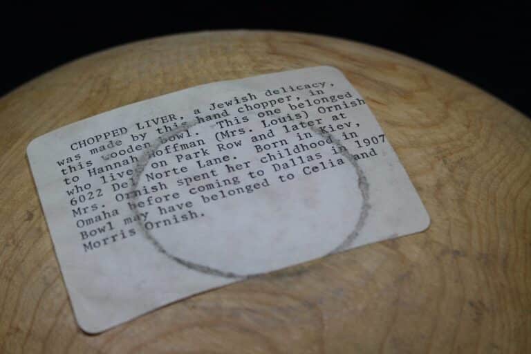A label describes the history of a Jewish chopped liver recipe, mentioning several family names and addresses.