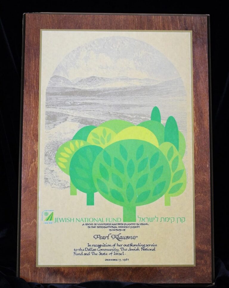 Plaque featuring stylized green trees, text in English and Hebrew, and a dedication honoring Pearl Klausner from 1981.